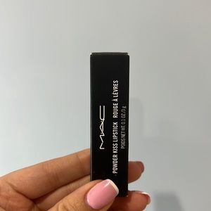 POWDER KISS LIPSTICK - Stay Curious